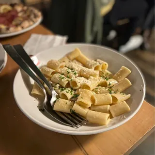 Rigatoni W/ Roasted Garlic Cream