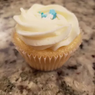 Almond cupcake