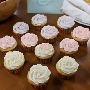 Cupcakes with Rose design frosting