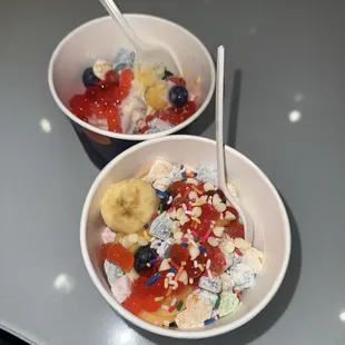 I love that they have mochi, fresh fruits, with lots of topping choices. Their yogurt also tastes good. Yummy! (IG @jazzfoodie)