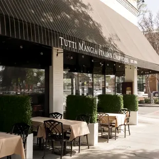 Tutti Mangia Outdoor Dining