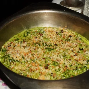 Creamed spinach with bread crumbs