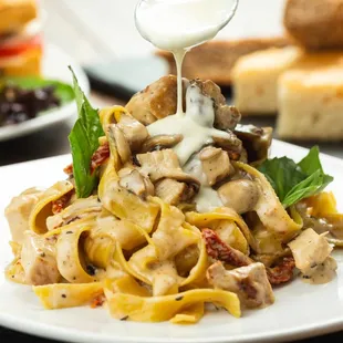 Fettuccine with chicken and sun-dried tomatoes in a white cream sauce