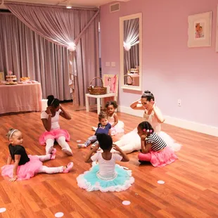 Celebrate your little one's birthday with a ballet birthday party!