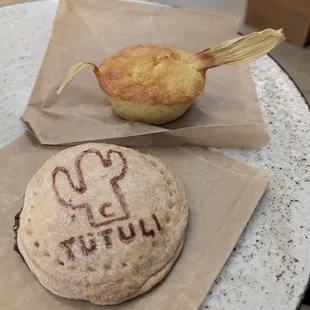 pan de elote &amp; cajeta coyota