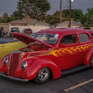TUXIES JUICES CAR SHOW RIVERSIDE CALIFORNIA IS A GREAT COMMUNITY EVENT!