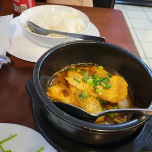Catfish simmered with fish sauce in claypot