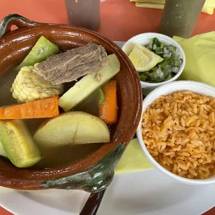 Caldo de Rez w/ corn tortillas