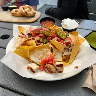 Nachos with grilled chicken.