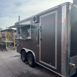 No way a Burger this perfect came out of a food truck. But it really factually actually did. I saw it with my own eyes. Still in disbelief.