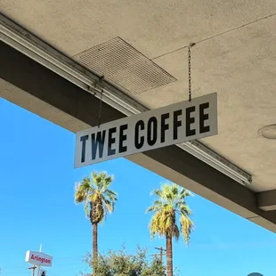 welcoming sign from the outside / very CA vibes