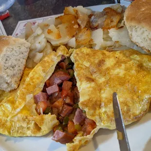 an omelet with ham and potatoes