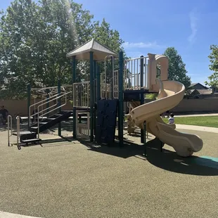 Play structure