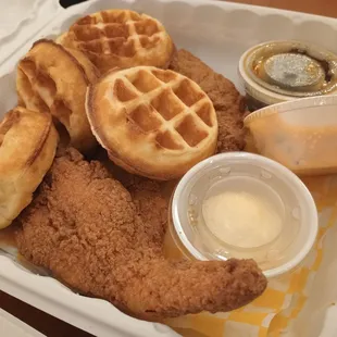 GF Chicken tenders (3 large pieces) with Bacon Sriracha Crema and GF Mini Belgian Waffles with butter and syrup