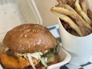 Maxwell's Burgers & Shakes