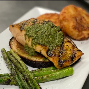 a plate of food with asparagus