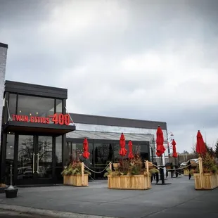 the outside of a restaurant