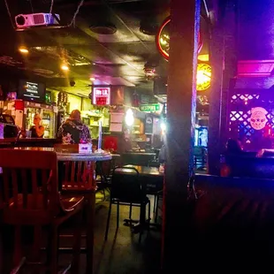 $2 off Burgers on Thursdays and a great beer and drink prices !
