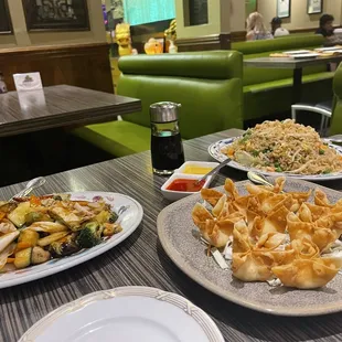 Buddha&apos;s Feast with Garlic Sauce Chicken Fried Rice Cheese Wonton Tray
