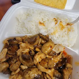 Mushroom Chicken with Steam Rice lunch special!