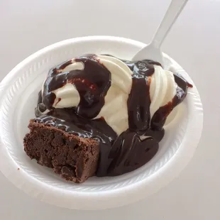 Brownie sundae
