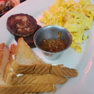 a plate of breakfast foods