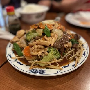 a plate of noodles with meat and vegetables