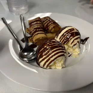 Bananas Spring Roll with ice cream