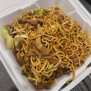 Bihon Goreng with Pork