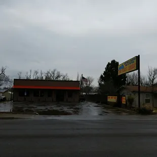 Twin Peak's Liquors