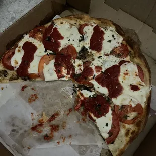 Margarita pizza with mushrooms (very skimpy on the mushrooms)