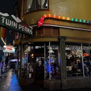 Twin Peaks Tavern