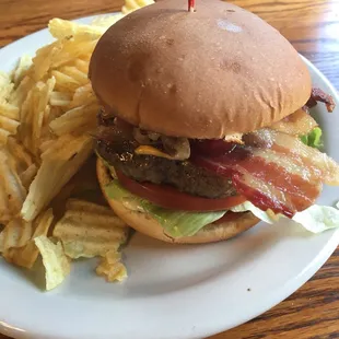 Bacon cheeseburger with chips. Lettuce, tomato, cheese (American), with mayo and ketchup