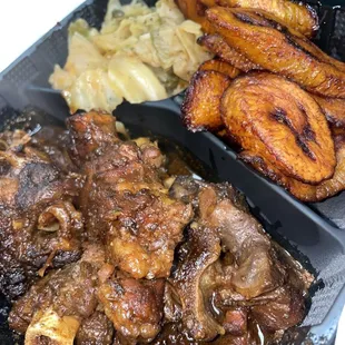 Oxtail, cabbage, and plantain!!!