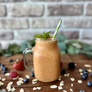 Mango-Strawberry Smoothie