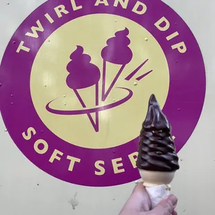 Vanilla cone with Chocolate dip
