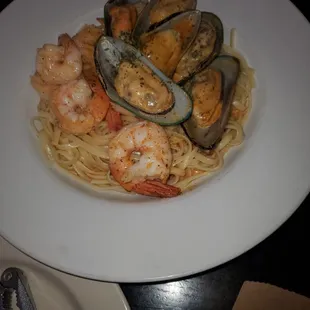 Seafood Deluxe Linguine