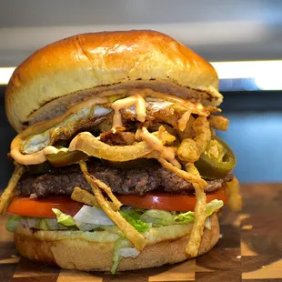 a hamburger with onion rings