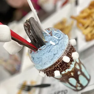 Small &quot;Moon Milkshake&quot;
