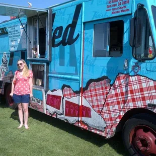 Best.Ice Cream.Ever!!! I had the coffee almond fudge &amp; my fiance had the pb cup in a sandwich. Very happy customers!!