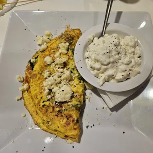 Spinach, feta and tomato omelet with the side of cottage cheese
