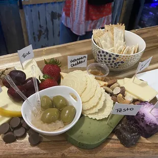 Cheese  and crackers