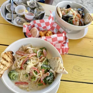 Mussels, cheese curds, chicken Alfredo pasta &amp; seafood pasta