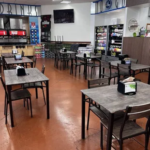 Seating area, 7 tables.