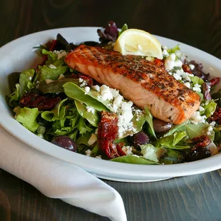 Mediterranean Salad with Salmon