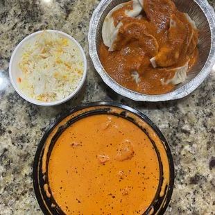 ig: @whatsviveating  |  butter chicken and jhol momo