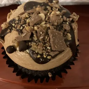 Snickers cupcake