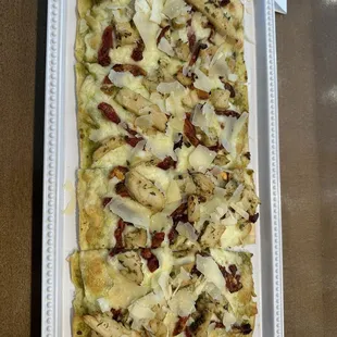 Pesto chicken flatbread