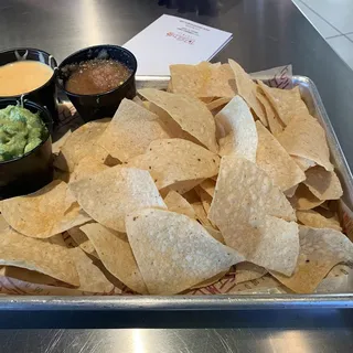 Tres Dips & Chips