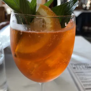 Aperol spritzer